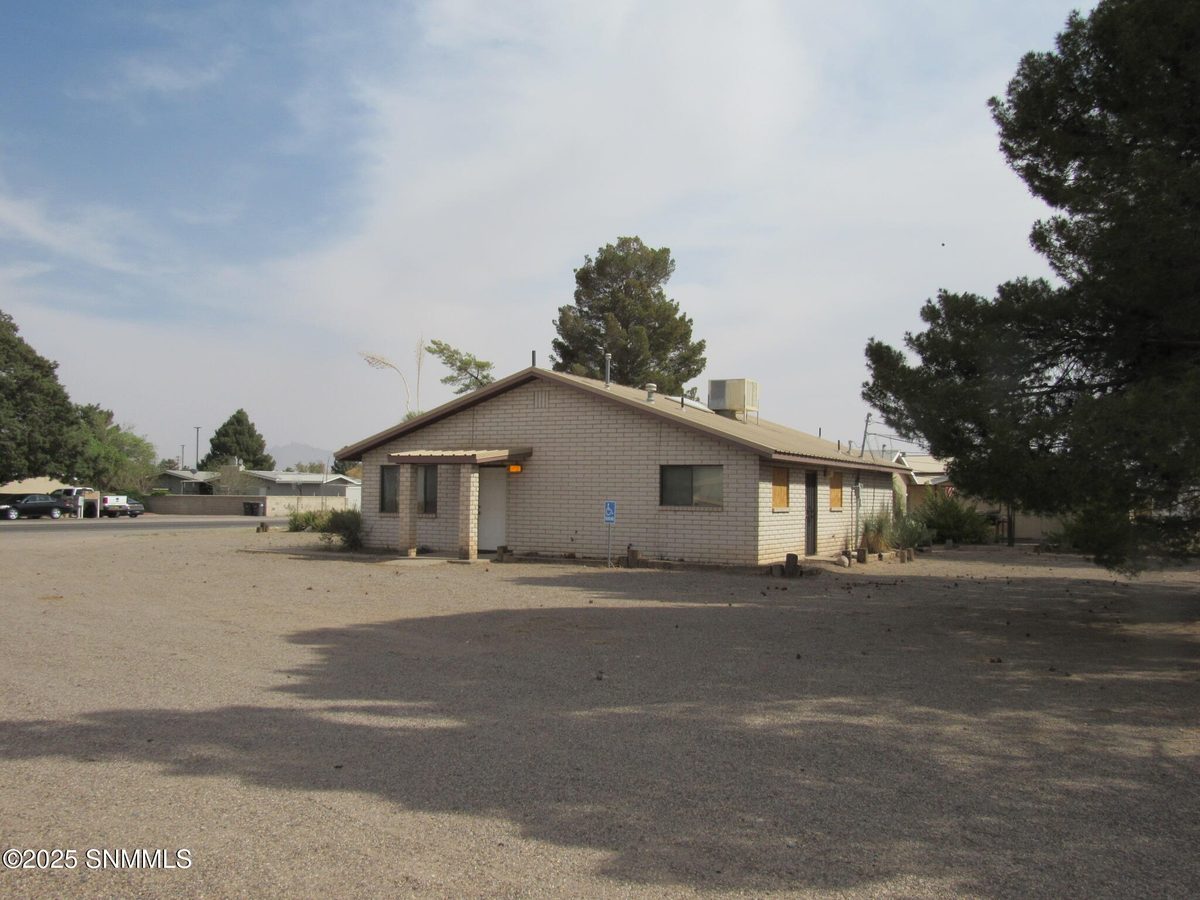 900 W Birch Street