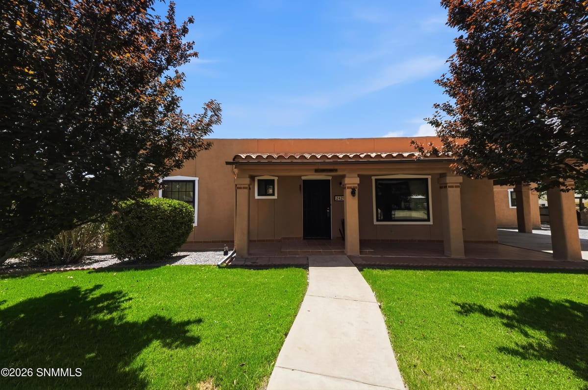 2425 Calle De Santiago