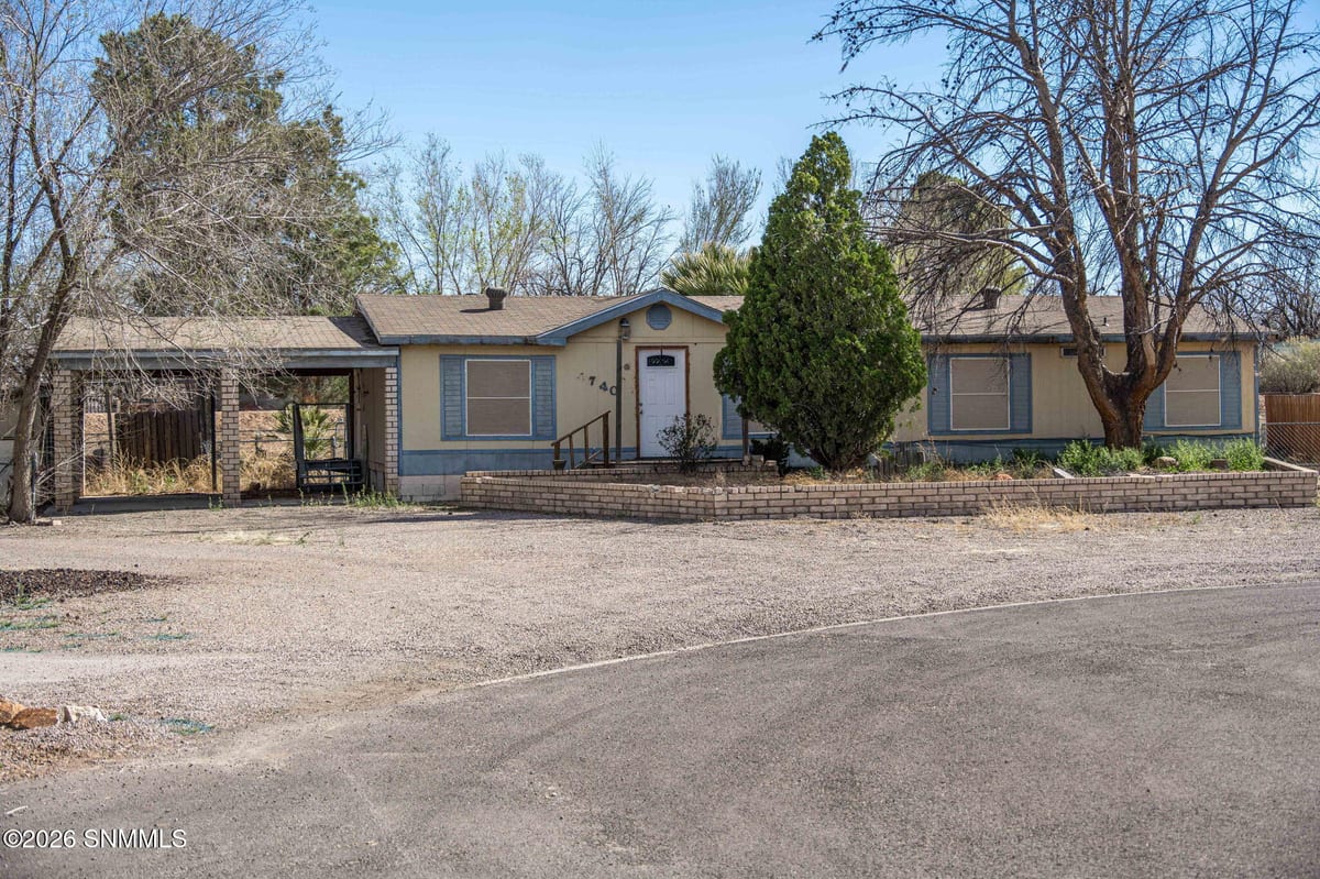 4740 Country Place