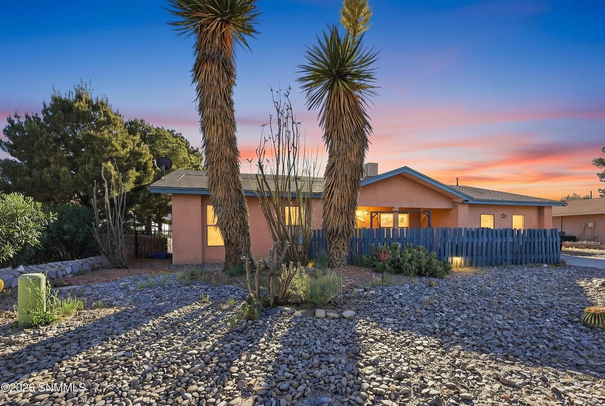 5492 Amarillo Del Sol