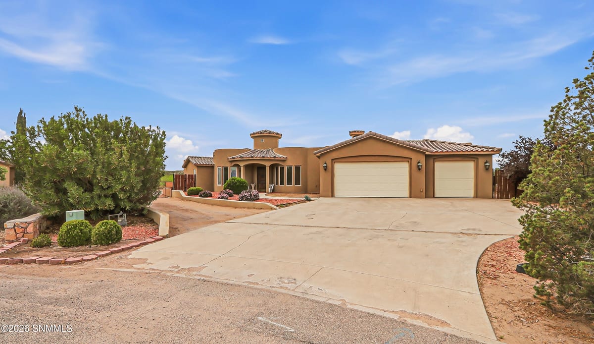 810 Banna Court