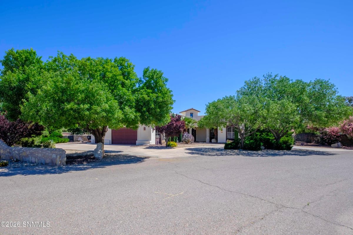 2608 Calle Porton
