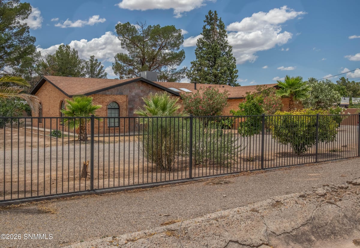 5129 N Valley Drive