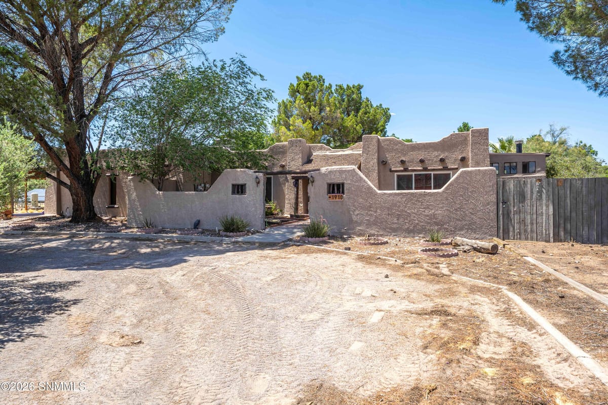 1910 Lillian Court
