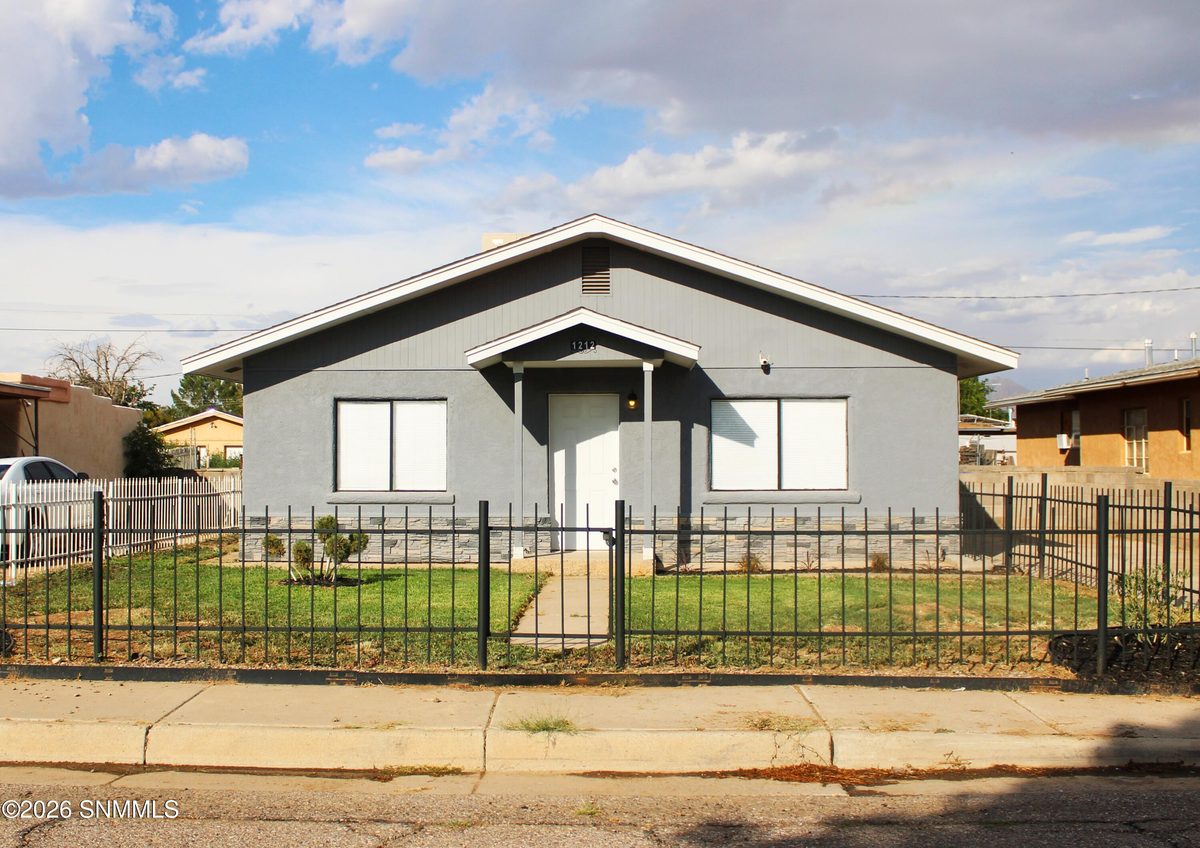 1212 Douglas Drive