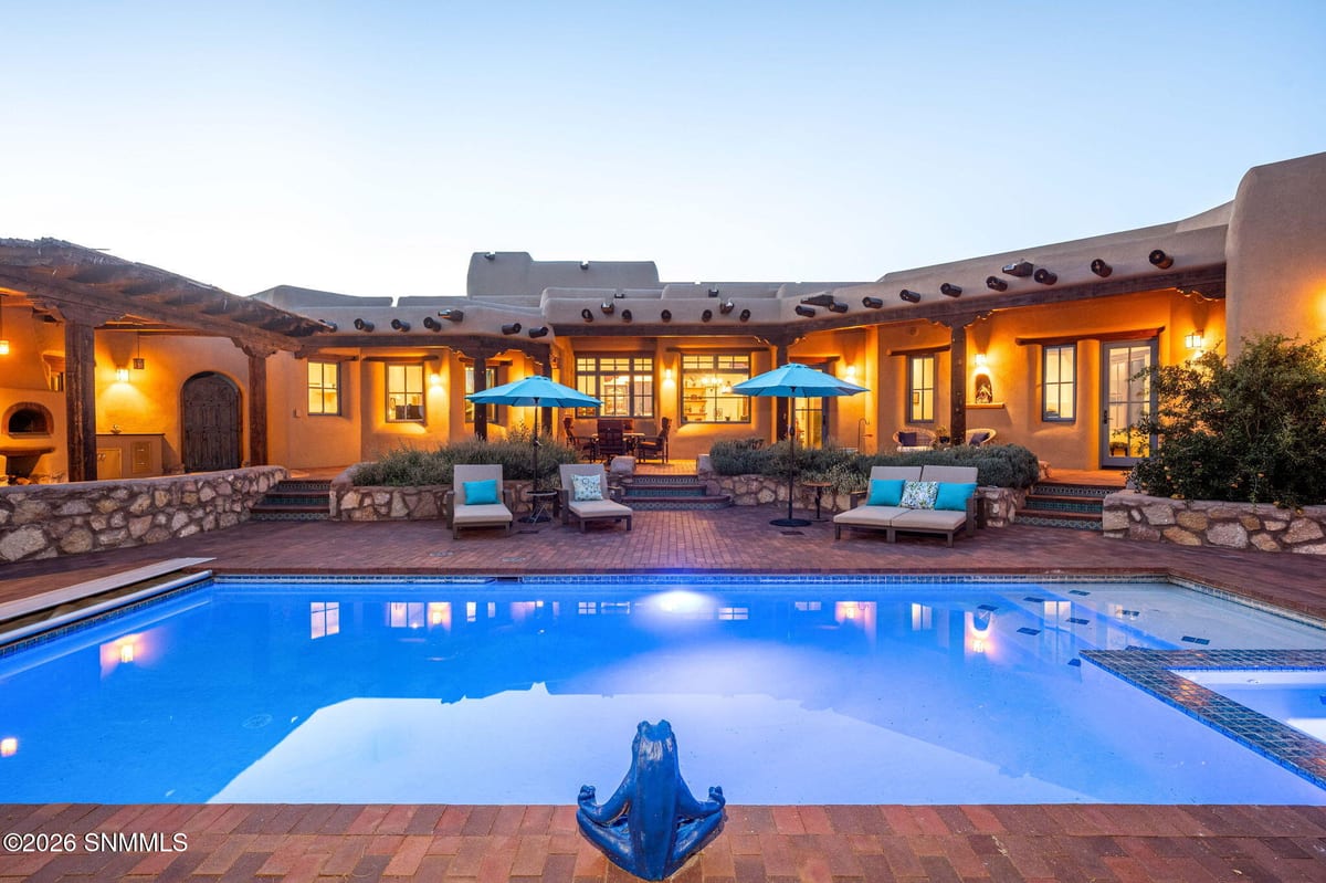 3946 Loma Bella Drive