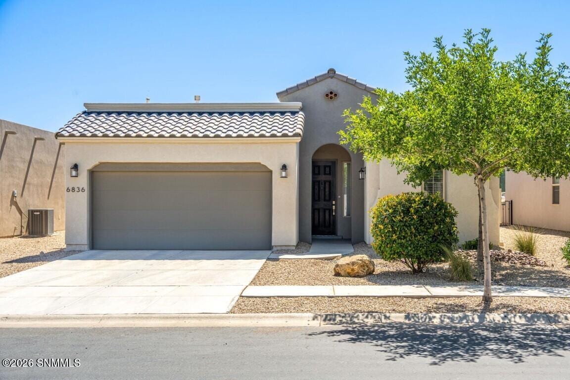 6836 Cassini Avenue