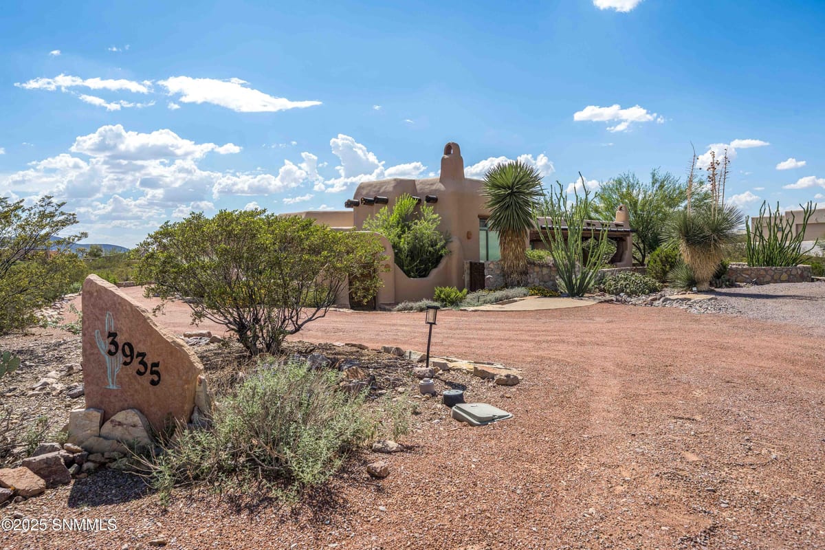 3935 Saguaro Court