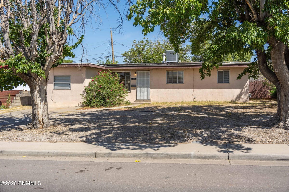 2329 E Idaho Avenue