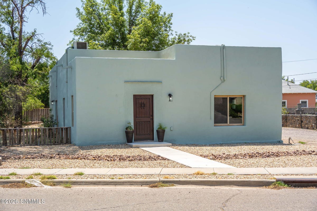 215 W Greening Avenue
