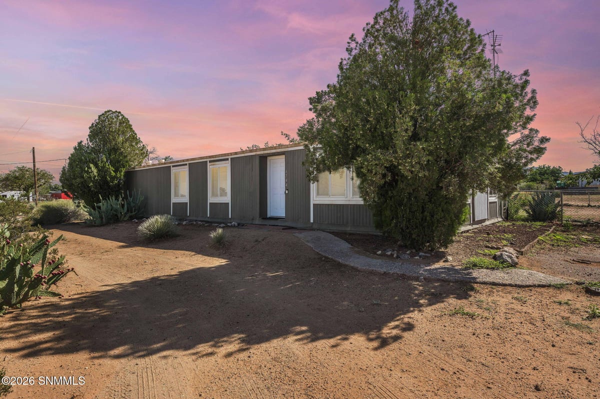 6744 Macarthur Road