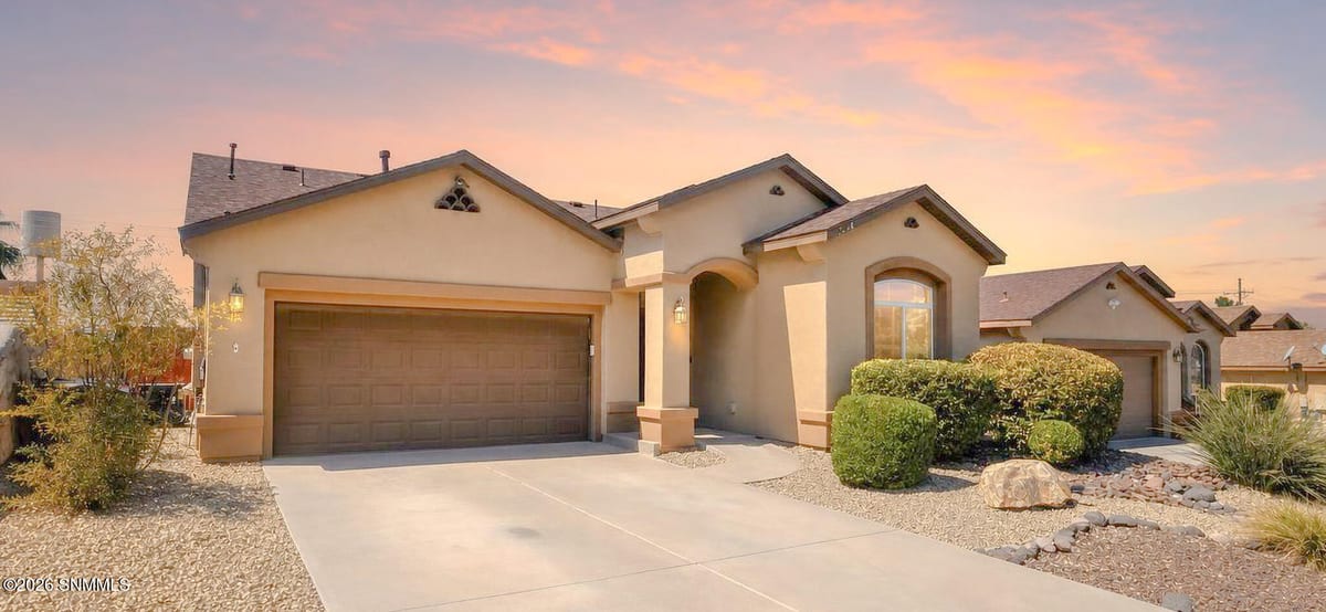 3914 Sombra Morada Road, the listing website that built itself