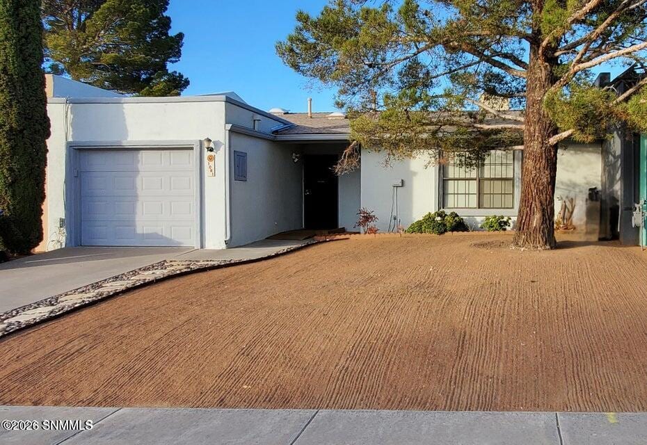 1061 Candeleras Street