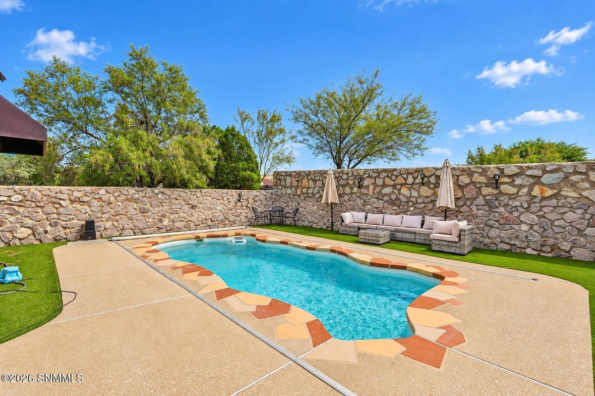 2048 Pine Needle Way