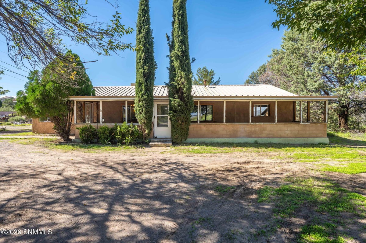 6 Silver Springs Road