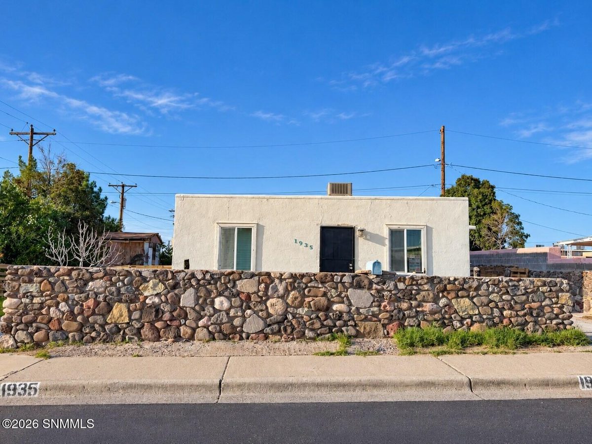 1935 Palomas Avenue