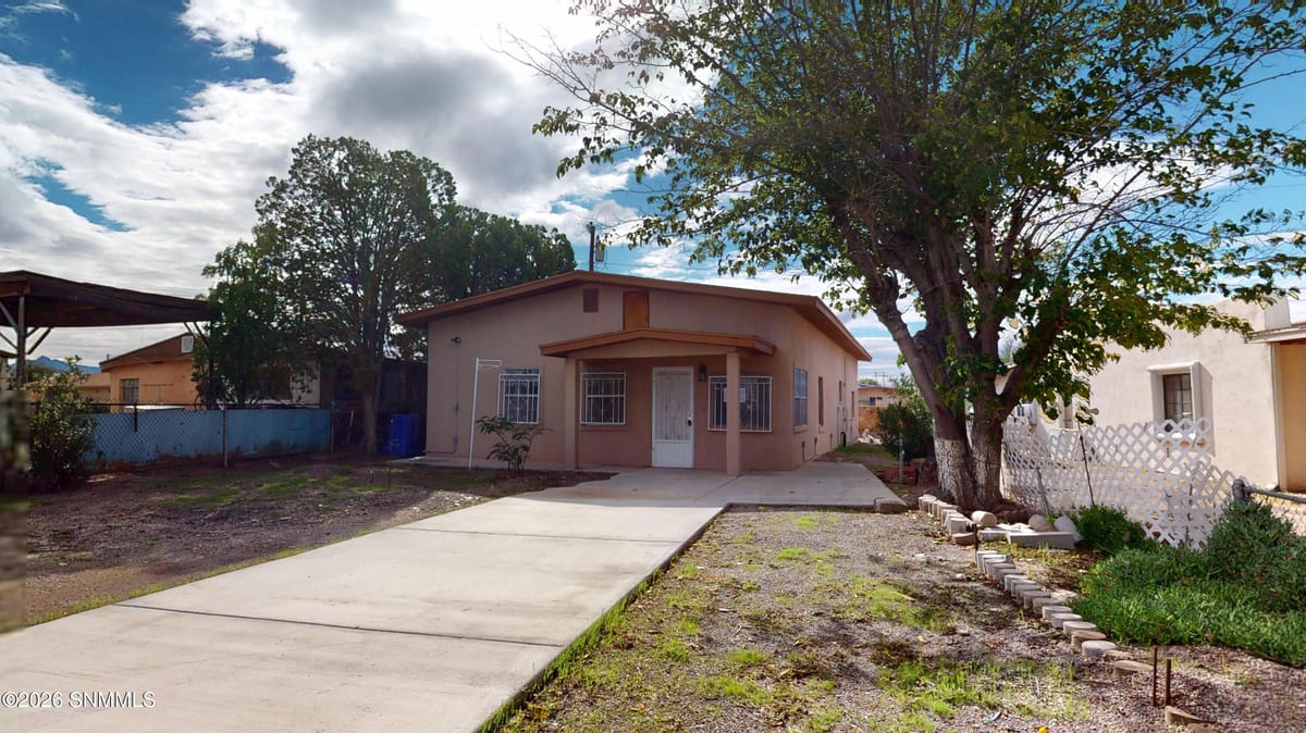 886 E Picacho Avenue