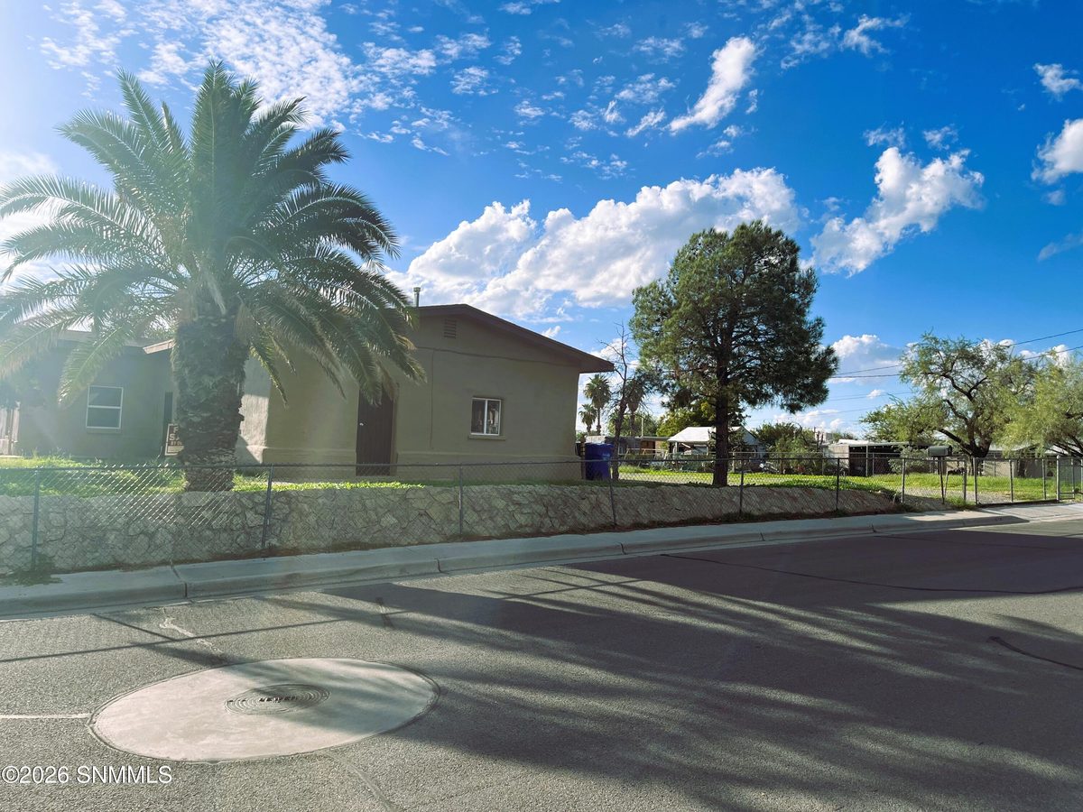 910 S Esperanza Street